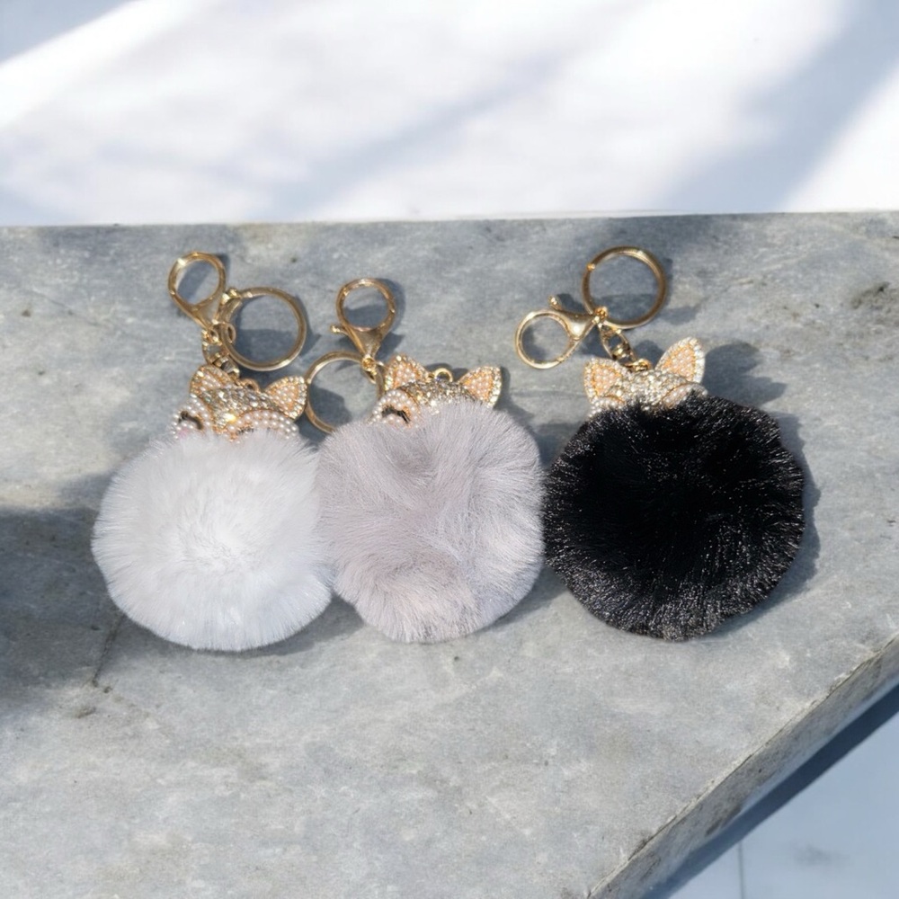 Fox Fur Ball with Artificial Fox Head Inlay Pearl Rhinestone Key/Bag Charm NWT